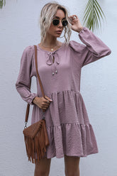 Robe à col noué et ourlet à volants